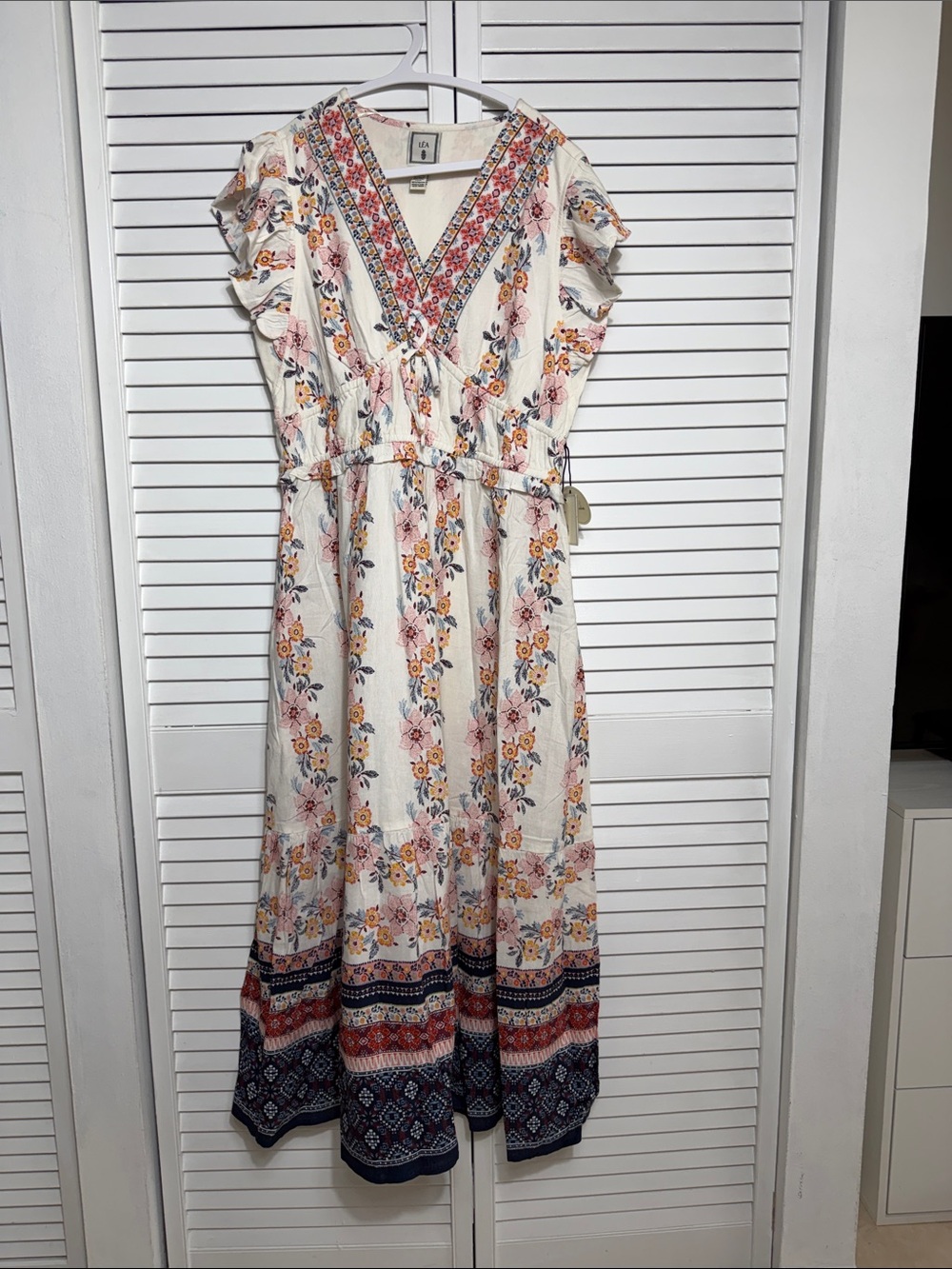LEAVE BOHO FLORAL FLUTTER SLEEVE IN WHITE AND NAVY BORDER SIZE M NWT - Picture 8 of 11